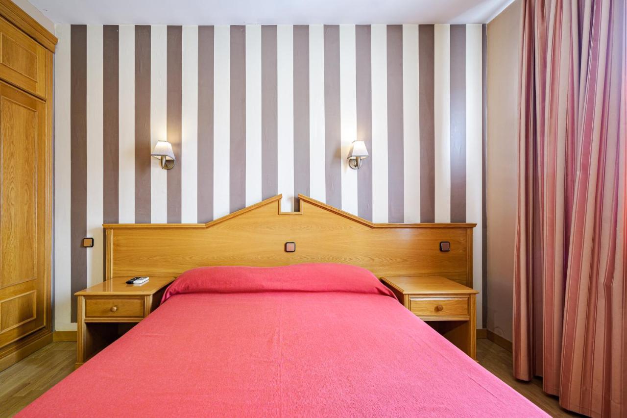 Meco Hostal Don Juan מראה חיצוני תמונה