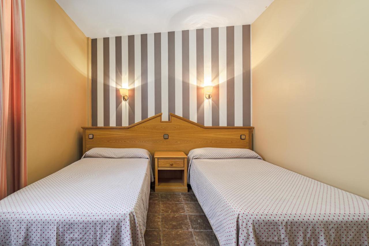 Meco Hostal Don Juan מראה חיצוני תמונה
