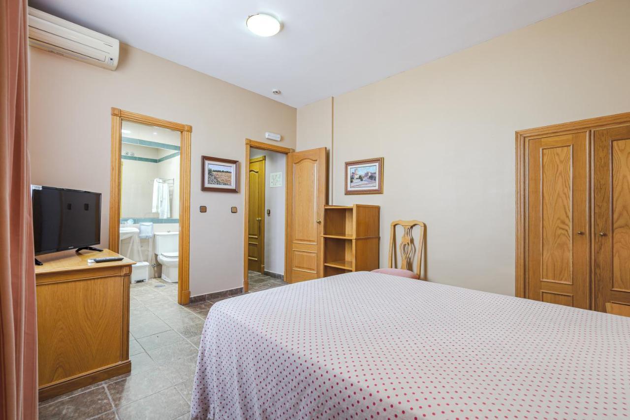 Meco Hostal Don Juan מראה חיצוני תמונה