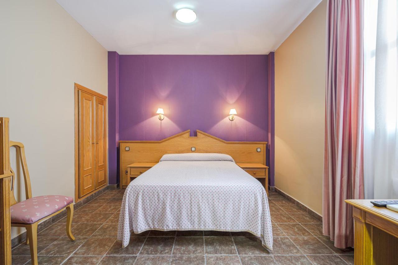 Meco Hostal Don Juan מראה חיצוני תמונה