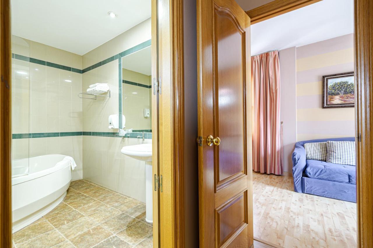 Meco Hostal Don Juan מראה חיצוני תמונה