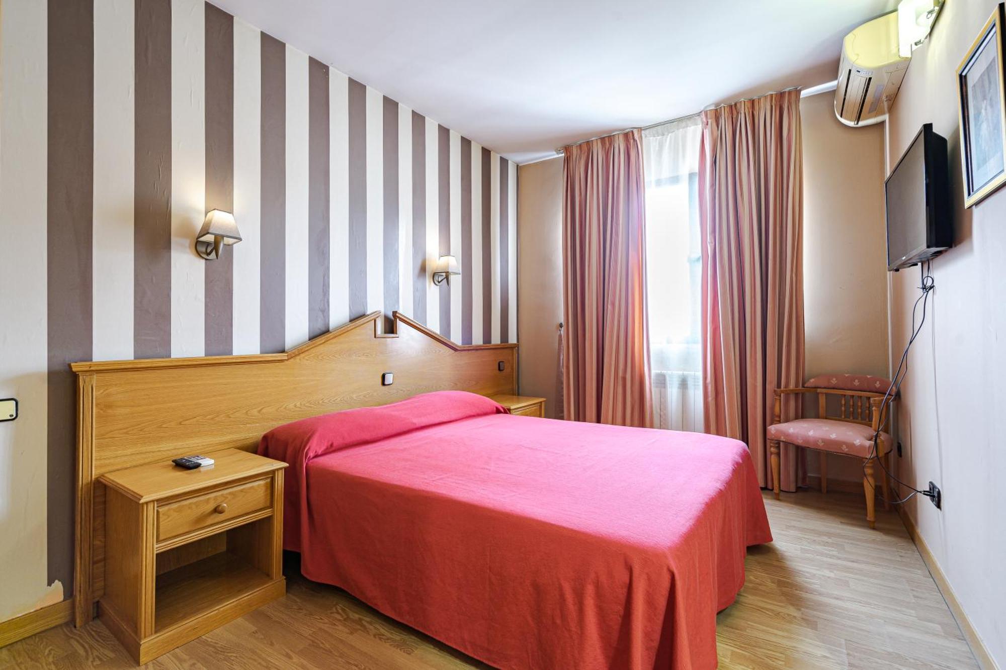 Meco Hostal Don Juan מראה חיצוני תמונה