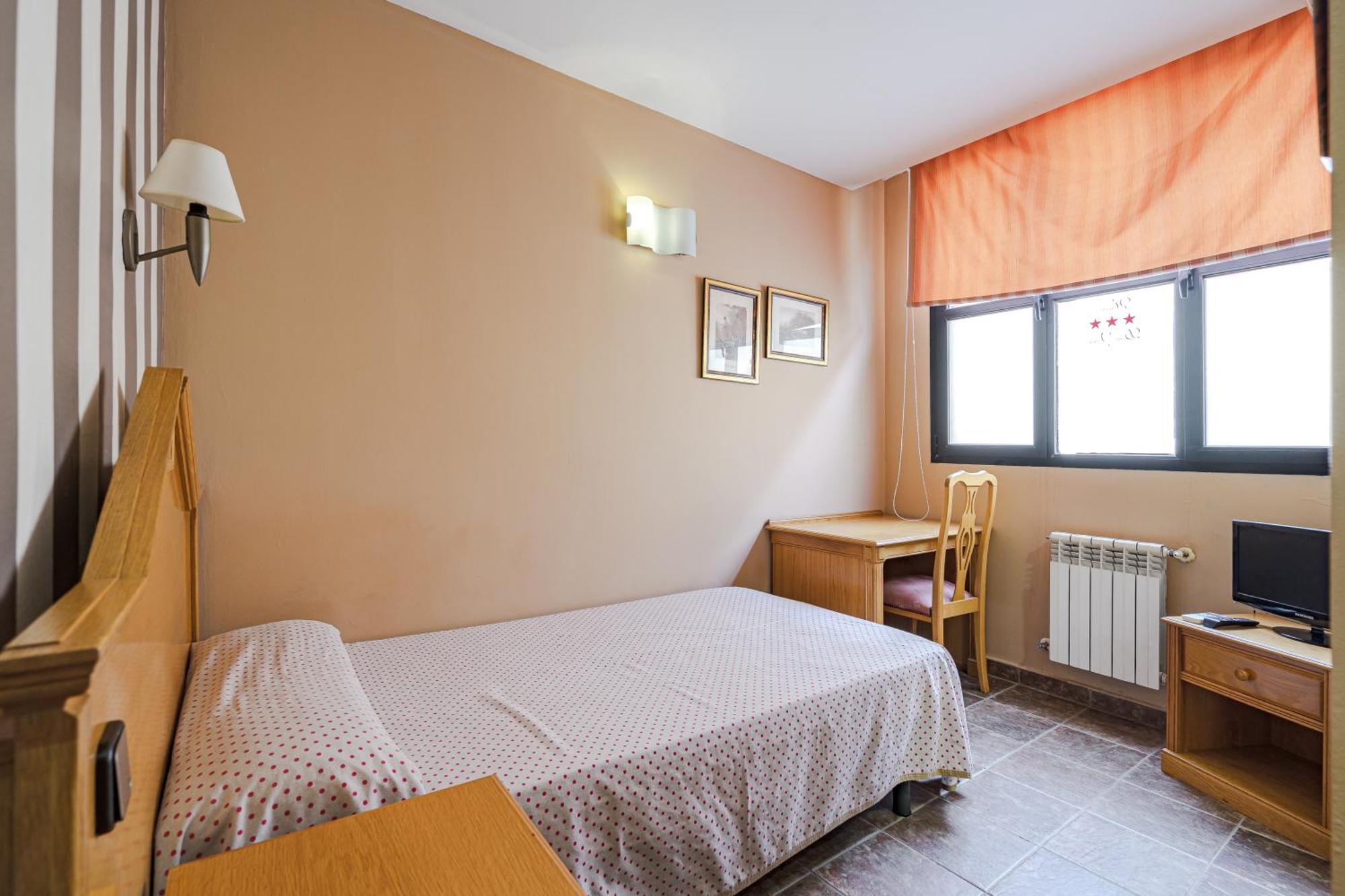 Meco Hostal Don Juan מראה חיצוני תמונה