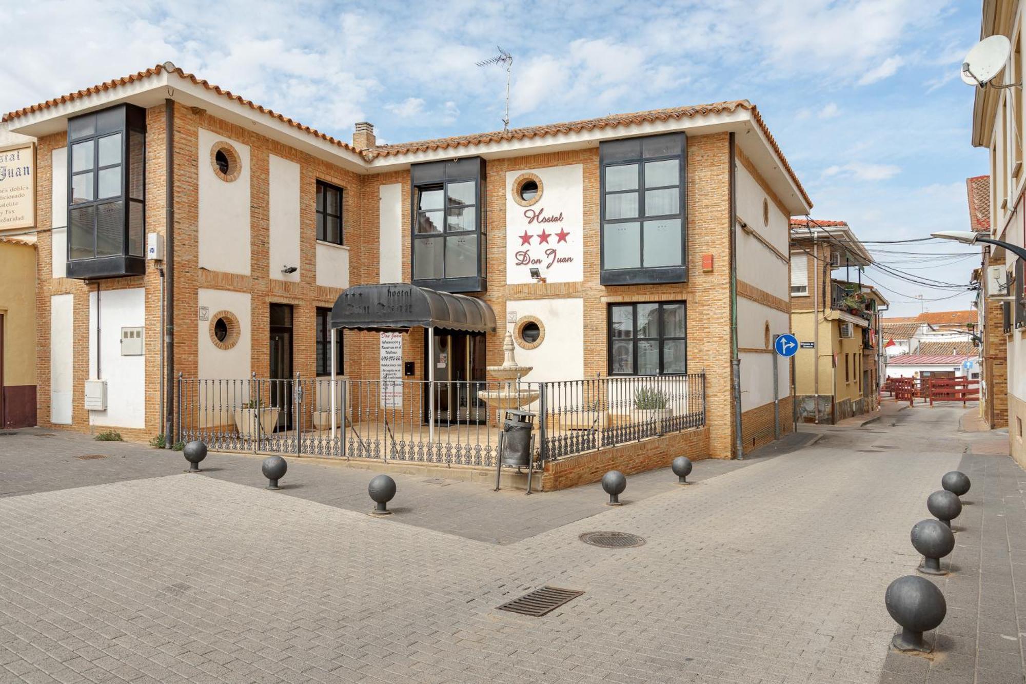 Meco Hostal Don Juan מראה חיצוני תמונה