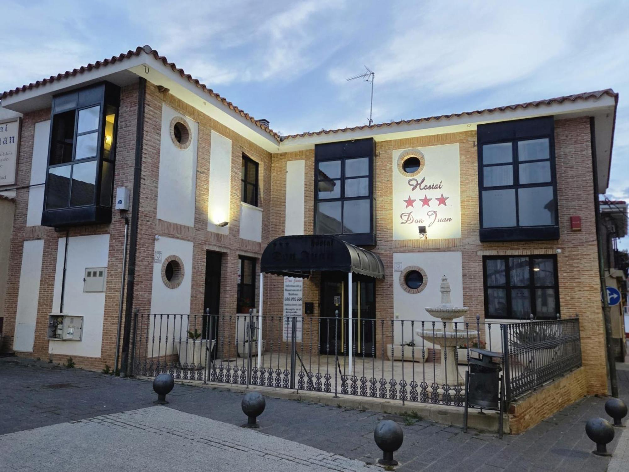 Meco Hostal Don Juan מראה חיצוני תמונה